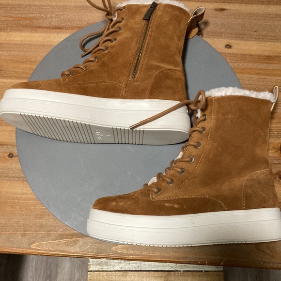 NWOT J/SLIDES boots - Picture 8 of 14